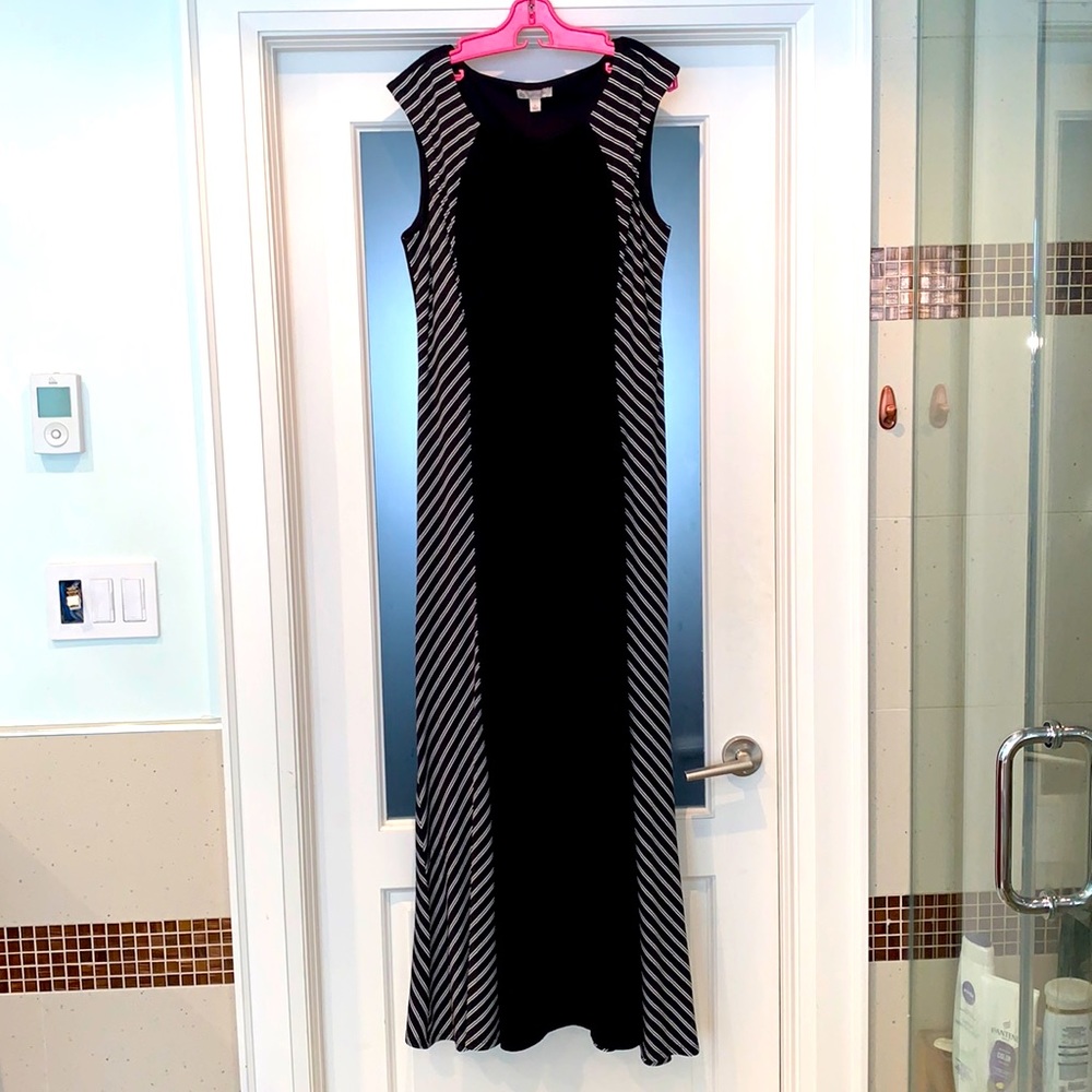Dress Barn black and white sleeveless maxi dress, size large